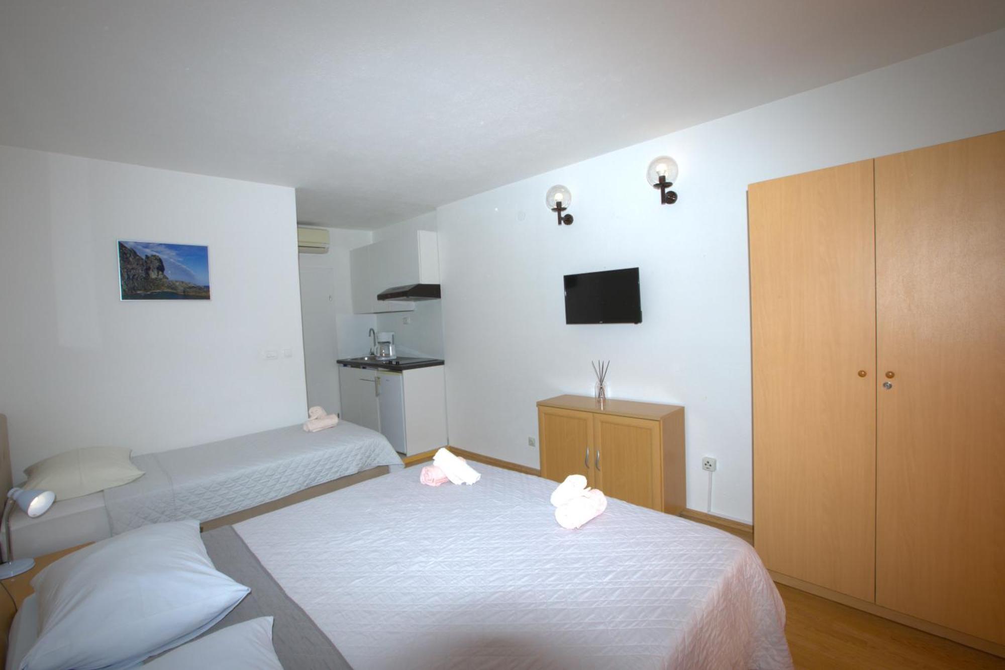 Apartments Mare Brela Exterior photo